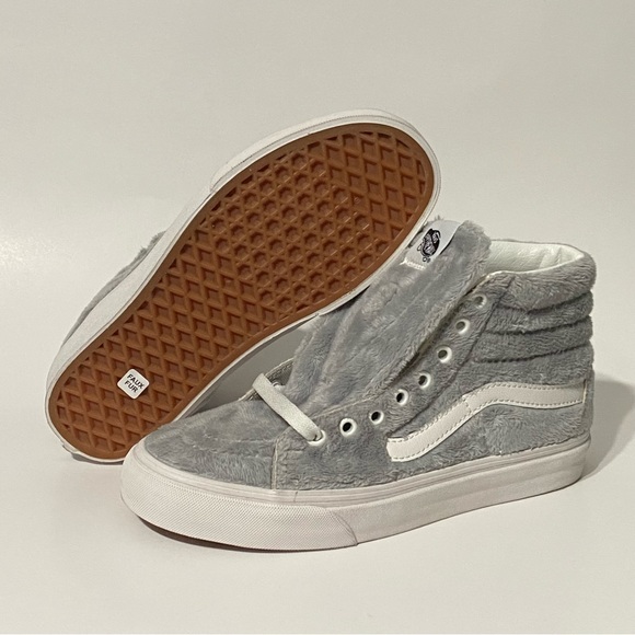 Vans Old Skool Sk8 Hi Women’s 7 Sherpa Gray Grey White Skate Shoe Fur NEW - Picture 1 of 10